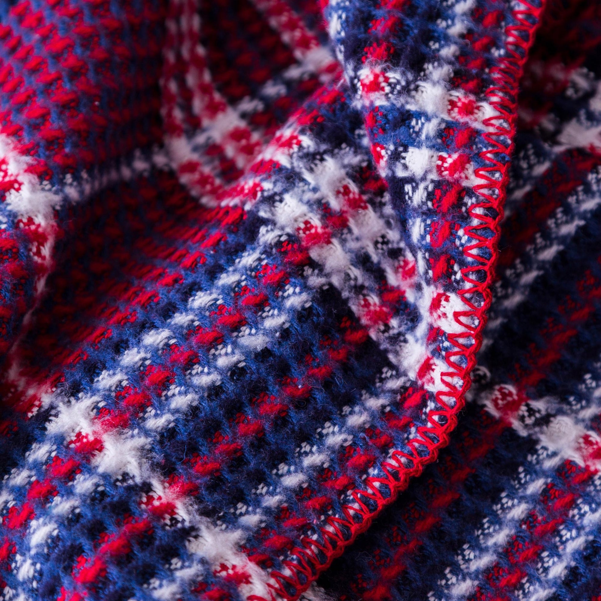 geri-donusturulmus-kirmizi-renk-ekose-tartan-desenli-waffle-dokulu-eco-throw-battaniye