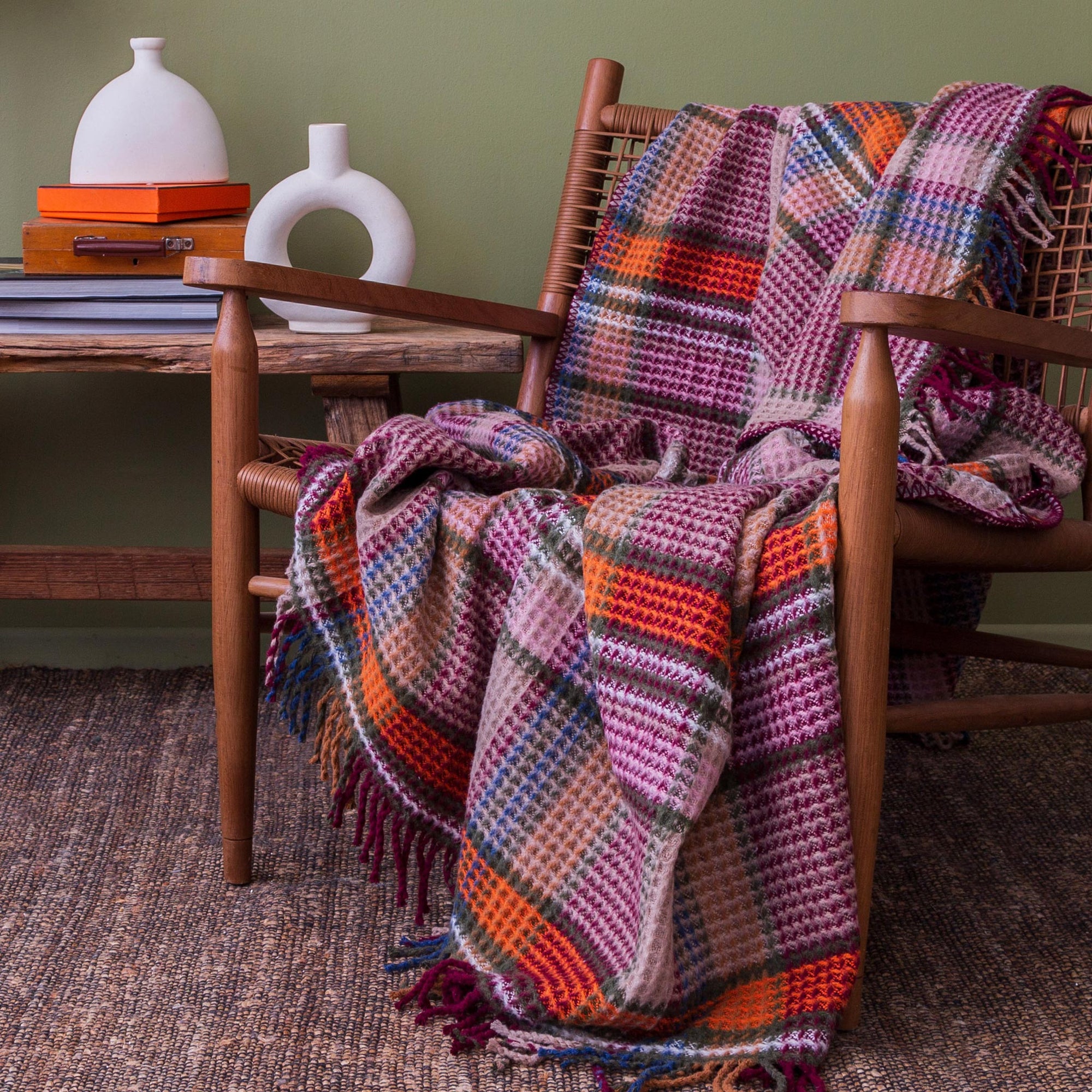geri-donusturulmus-kiremit-rengi-ekose-tartan-desenli-waffle-dokulu-eco-throw-battaniye